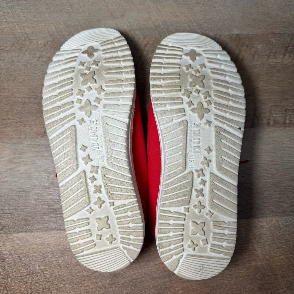 Like New Women’s Red Wendy Hey Dudes Slip On Shoes Size 9 - Picture 7 of 7